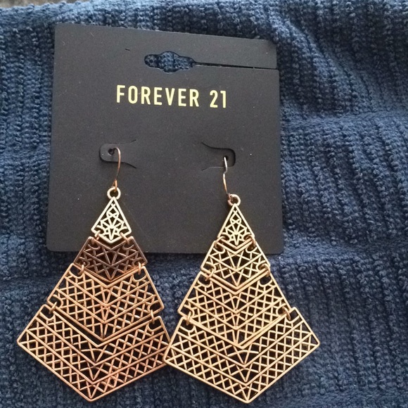 Forever 21 Jewelry - Earring set
